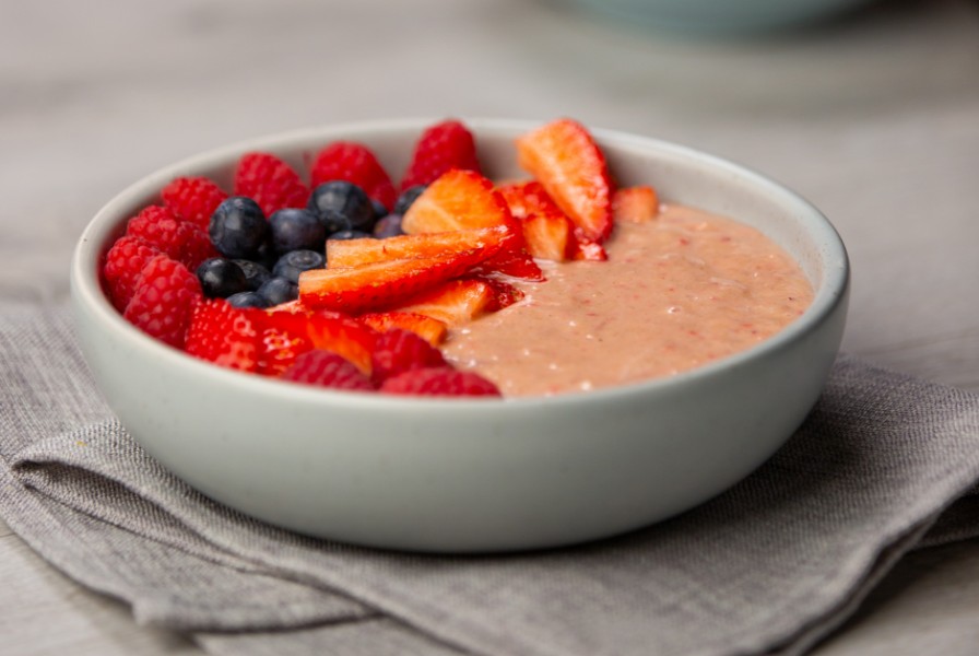 Rhubarb and Strawberry Smoothie Bowl