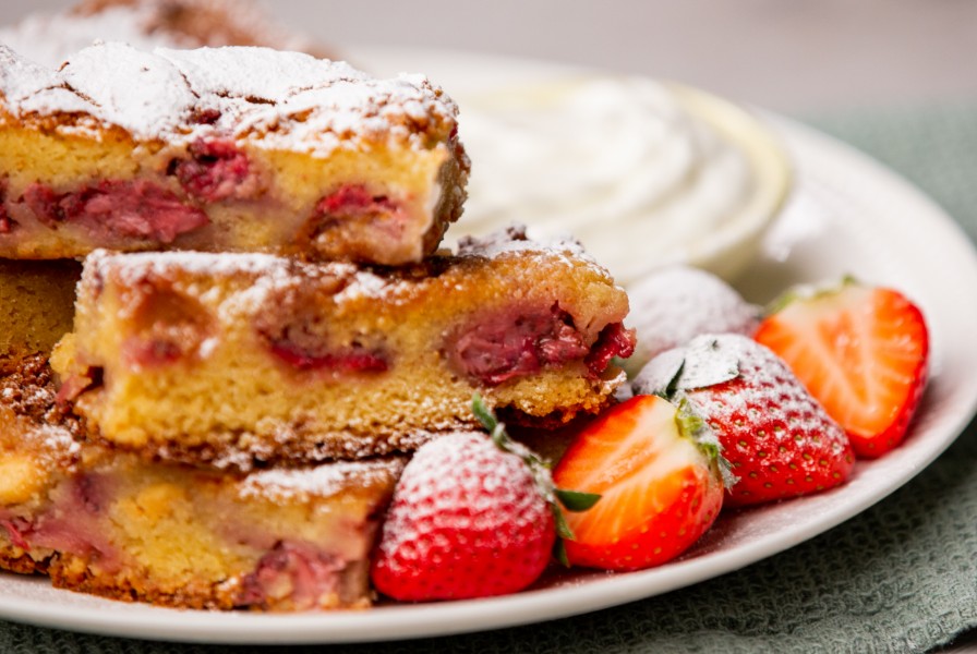 Strawberry and White Chocolate Slice