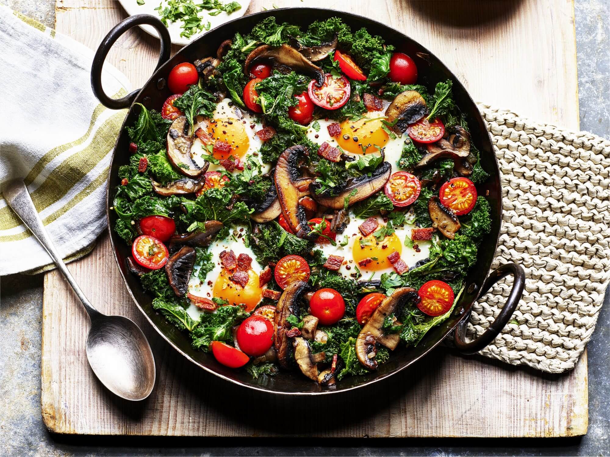 PORTOBELLO MUSHROOM, KALE & EGG ONE POT BRUNCH